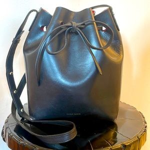 Mansur Gavriel medium size bucket bag. Black/flamma